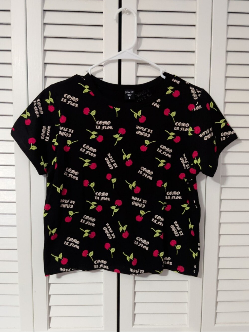 Vibe N- Como La Flor Short Sleeved Rose Design T shirt